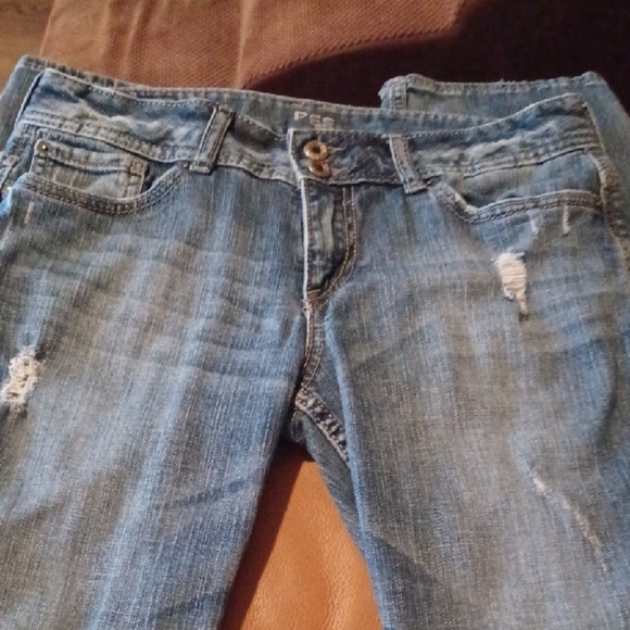 💙🌺Classic Blue Distressed Women Jeans - Picture 2 of 16